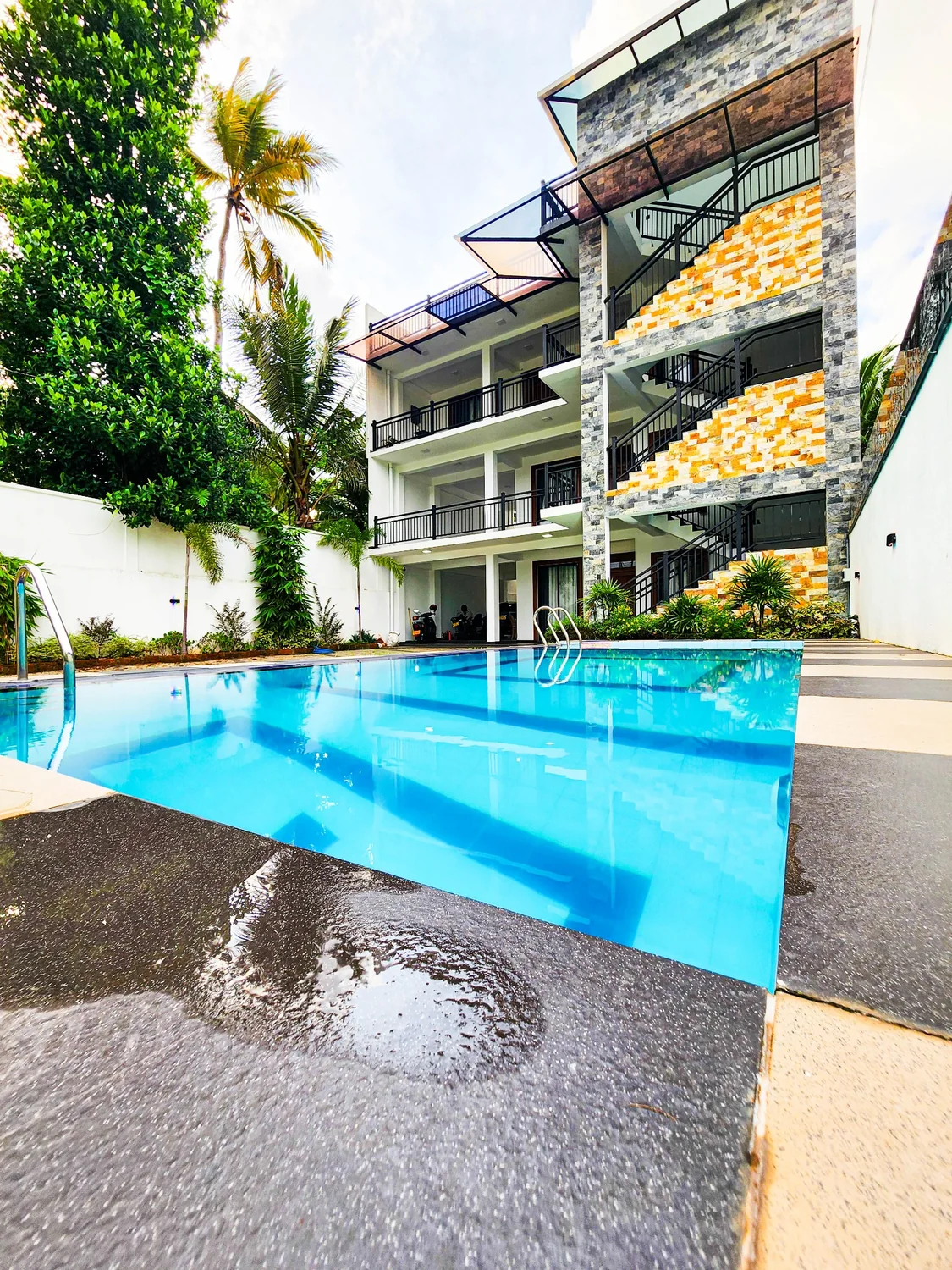 A close look at Villa 777's swimming pool